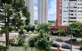 205- Apartamento 1 quarto suite, Encantador, amplo e decorado, mobiliario moderno, cozinha completa com utensílios , Excelente vista da cidade e localização privelegiada no bairro Bigorrilho ,